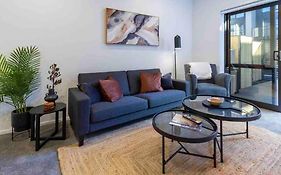 4 Minutes Walk To Riverside Market!4Bed 4 Bath